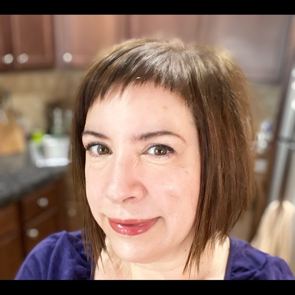 Meet your Posher, Lara